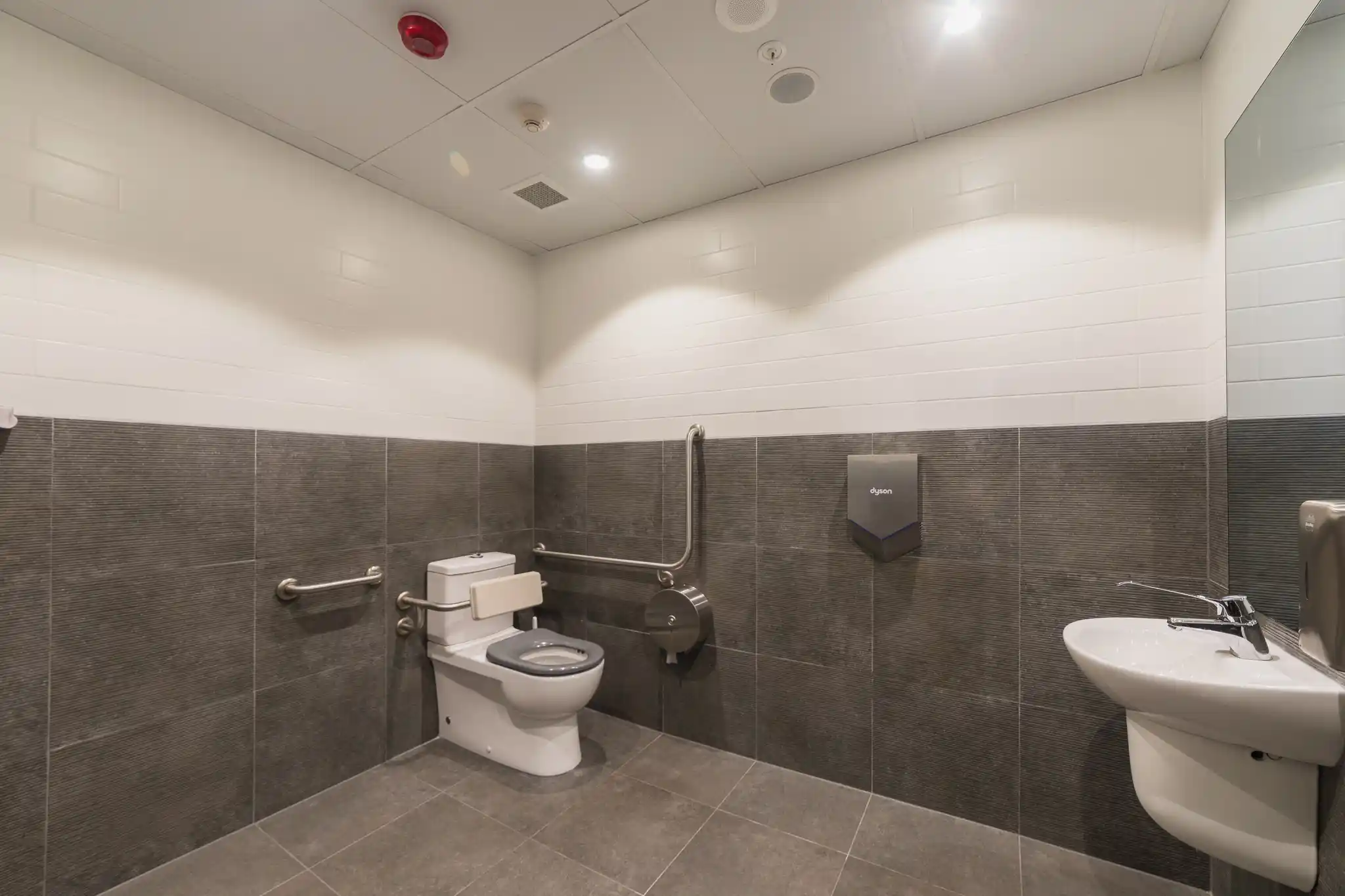 6 National Circuit Fitout - Photo 2